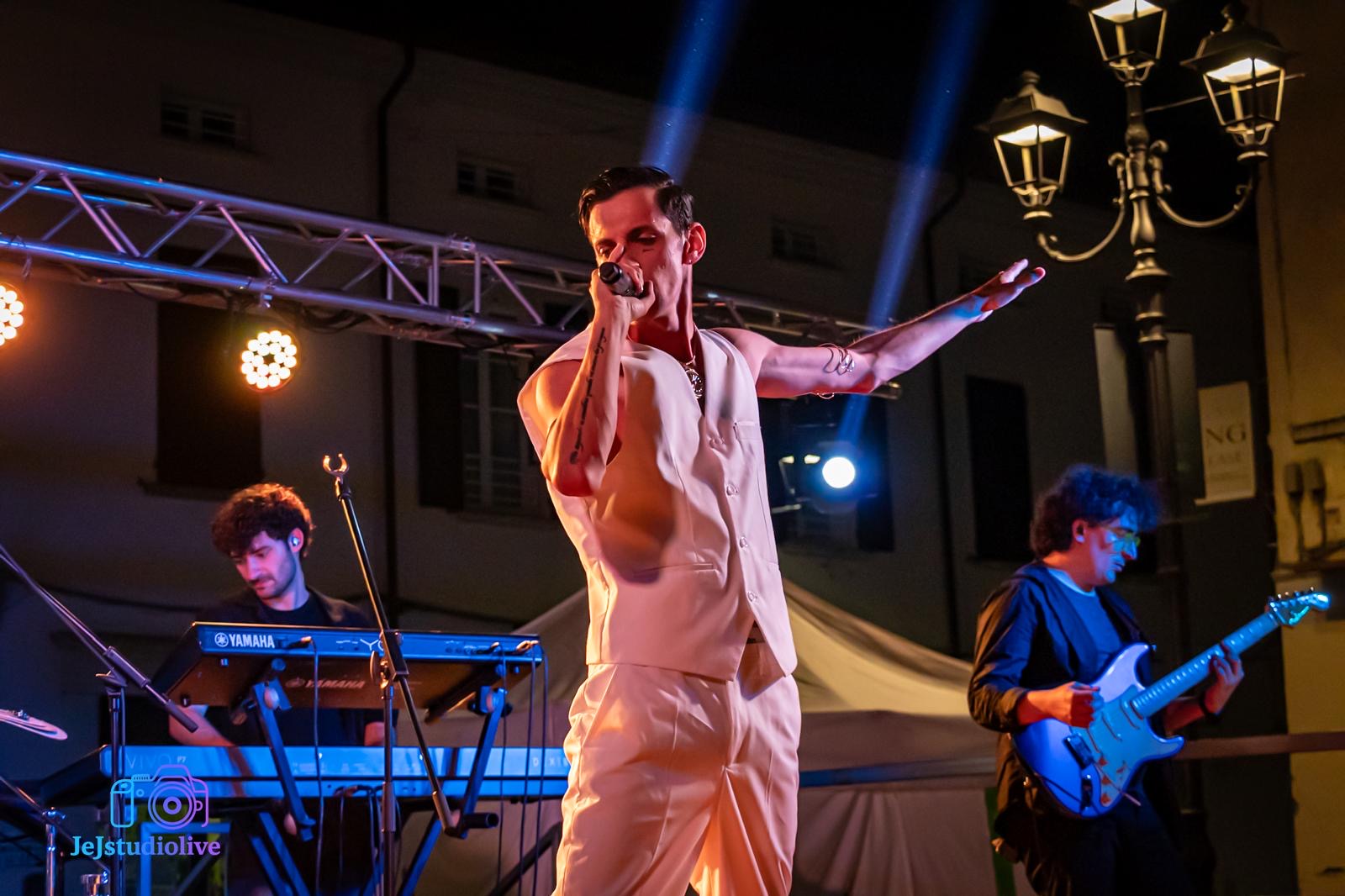 Una bella storia da raccontare - Ragazzi Madre Tribute Band Achille Lauro